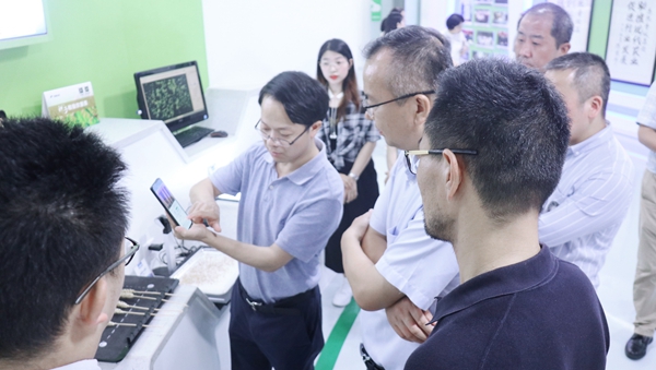 杭州市科技局局长赵喜凯一行莅临托普云农考察调研