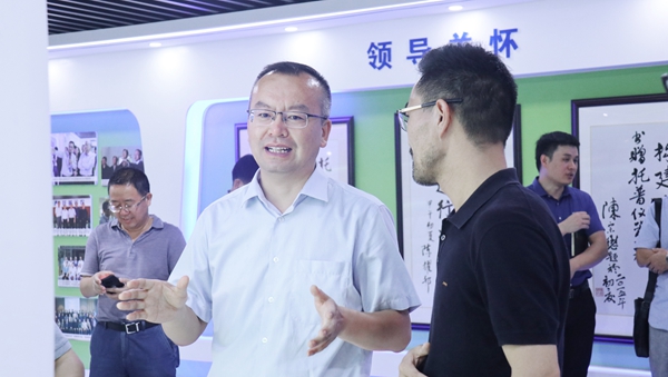 杭州市科技局局长赵喜凯一行莅临托普云农考察调研