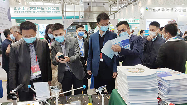 各领导专家莅临托普云农展位